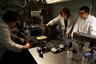 photo of students in lab